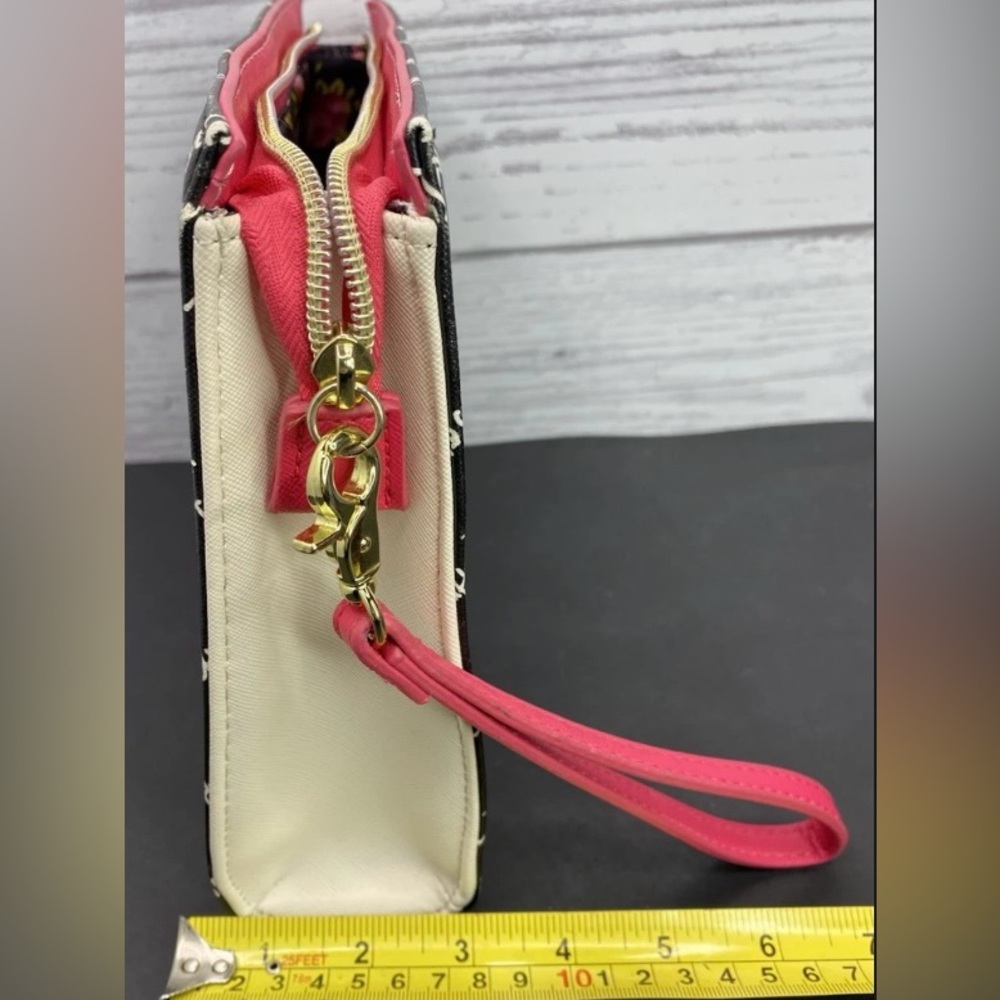 Betsey Johnson Pink&Mint Skull Clutch.NWOT - See Pics for Details- 2 Minor Flaws - Picture 7 of 13